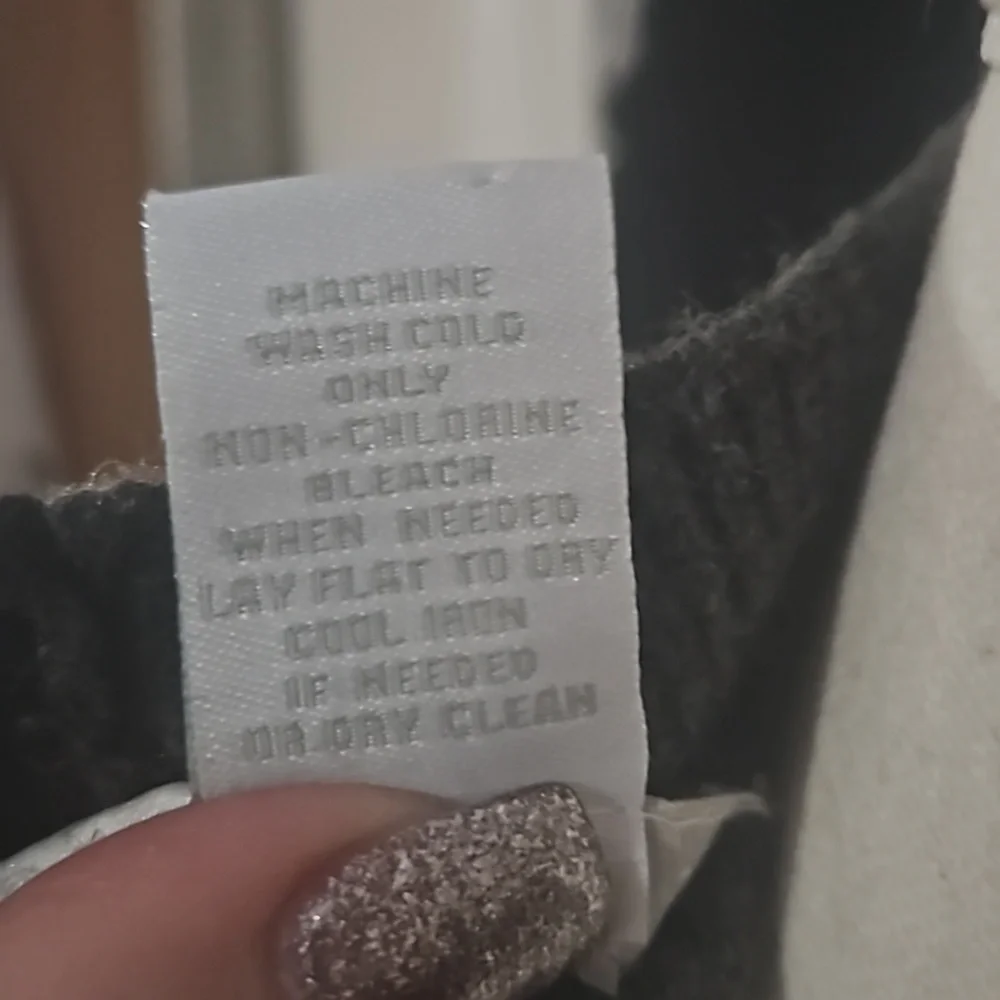 Design History sweater - Picture 7 of 7